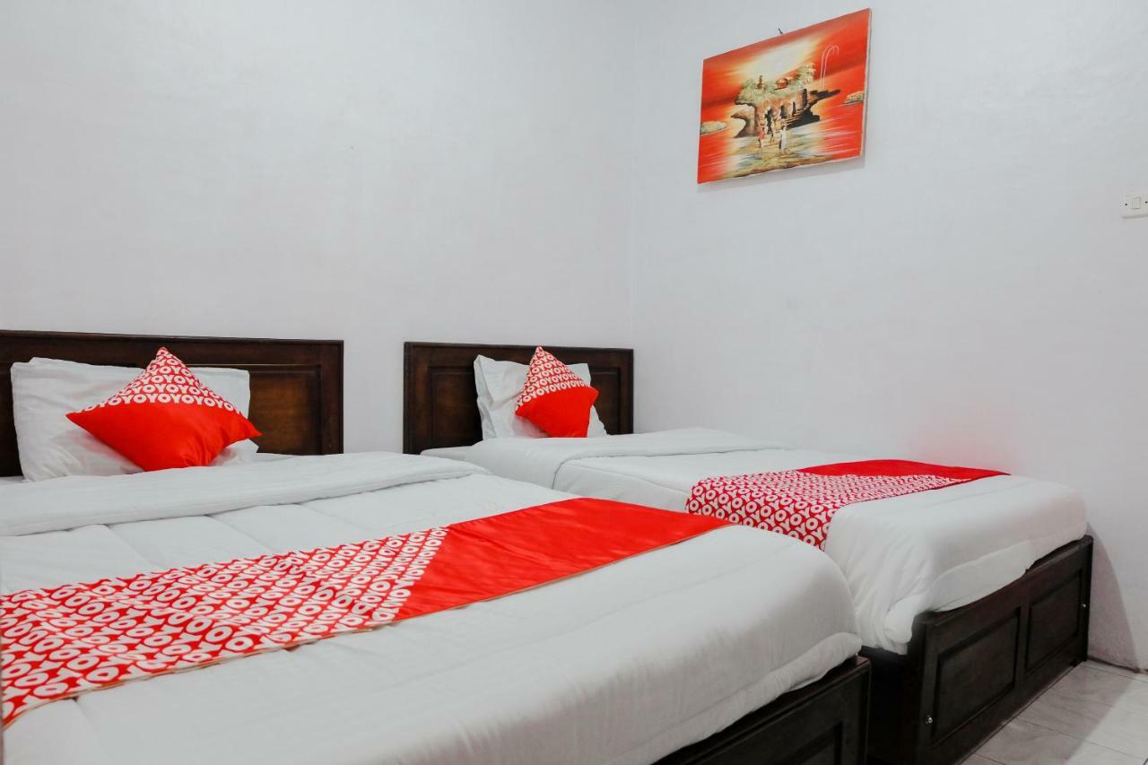 Oyo 1351 Tanggulasi Resto & Residence Syariah Magetan Buitenkant foto