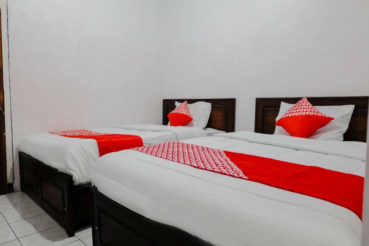 Oyo 1351 Tanggulasi Resto & Residence Syariah Magetan Buitenkant foto
