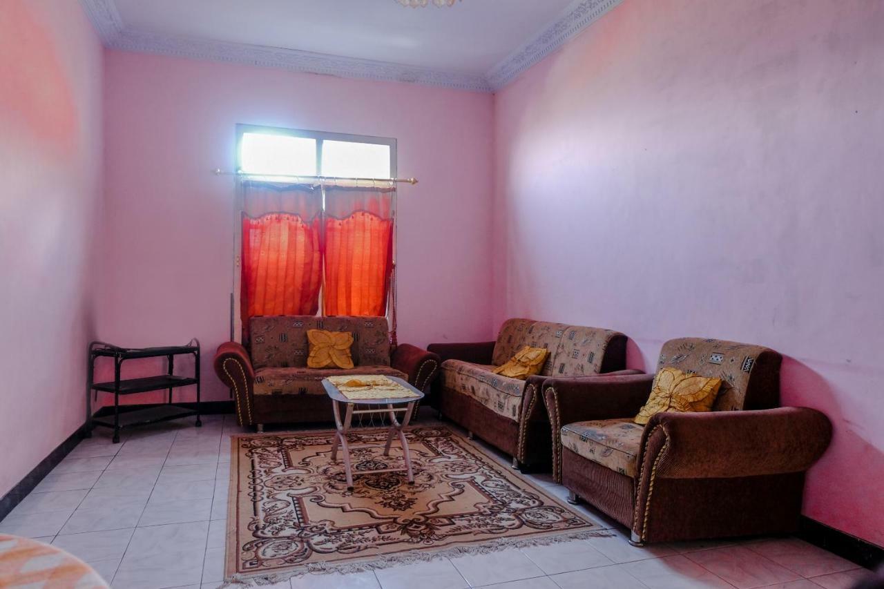 Oyo 1351 Tanggulasi Resto & Residence Syariah Magetan Buitenkant foto